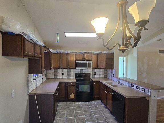 2nd image of 118 Bass Pond Glen Dr