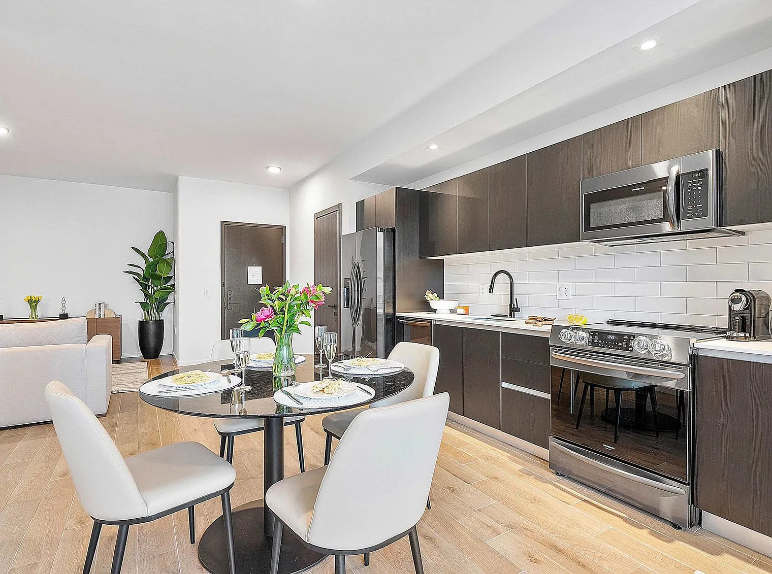 2 bed, 3.0 bath, 1248 sqft, $6,576 — Photo 4