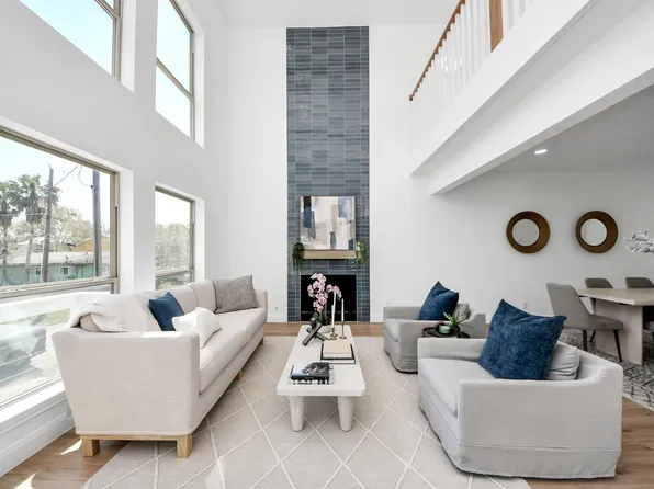 300 Narcissus Rd, Clear Lake Shores, TX 77565