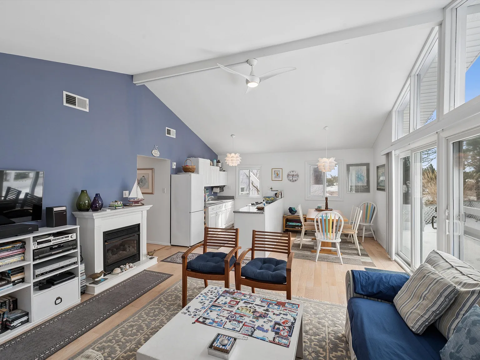 Cottage by the Sea — Photo 3