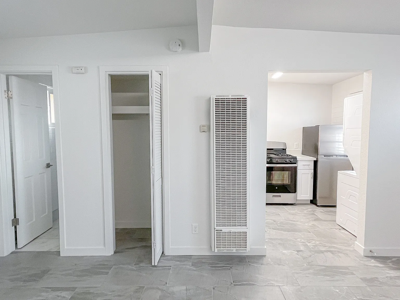 1219 S Farmer Ave — Photo 2