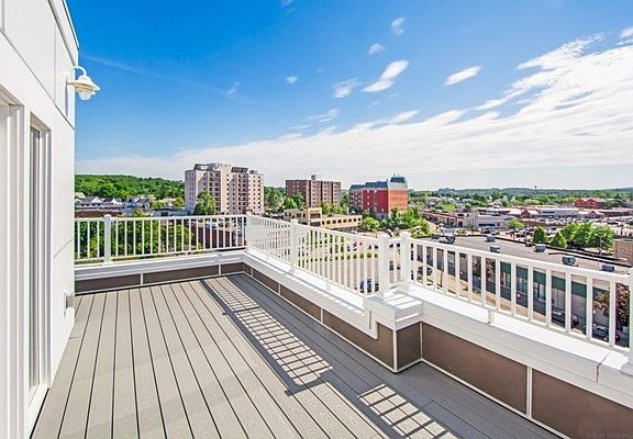 2nd image of 18 Cliveden St #604