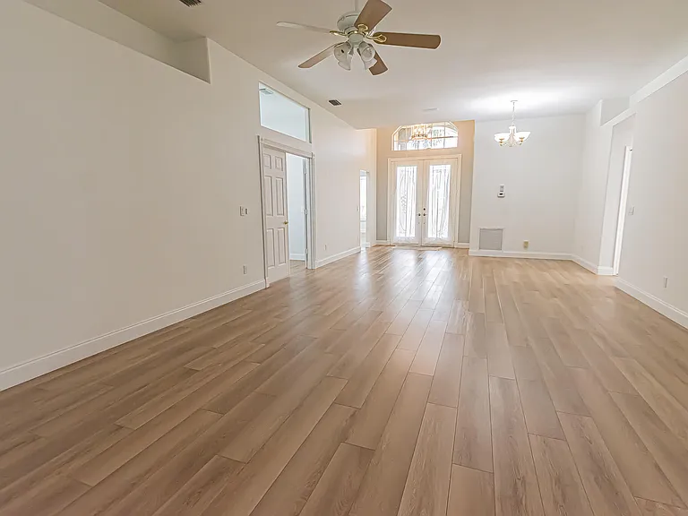 204 NW Zanzibar Pl — Photo 2