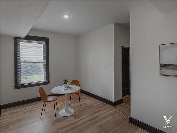 4th image of 321 E 7th St APT 403