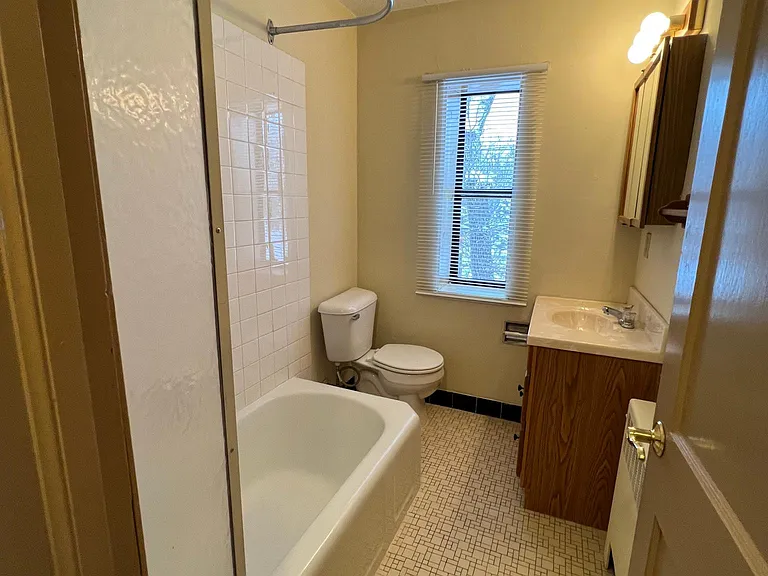 905 Kilian Blvd SE — Photo 19