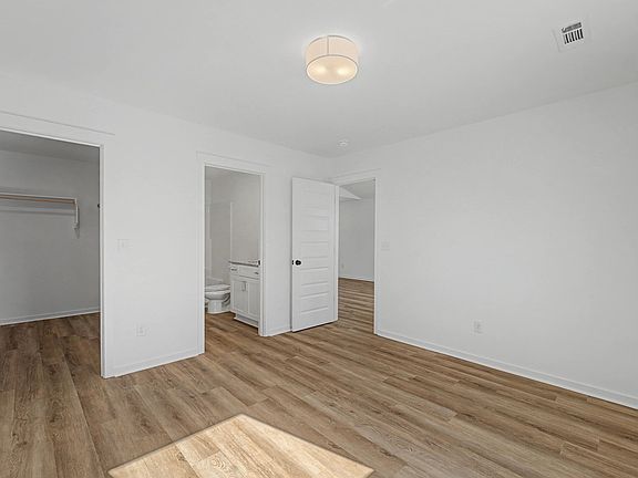 4th image of 1325 E Valley Street