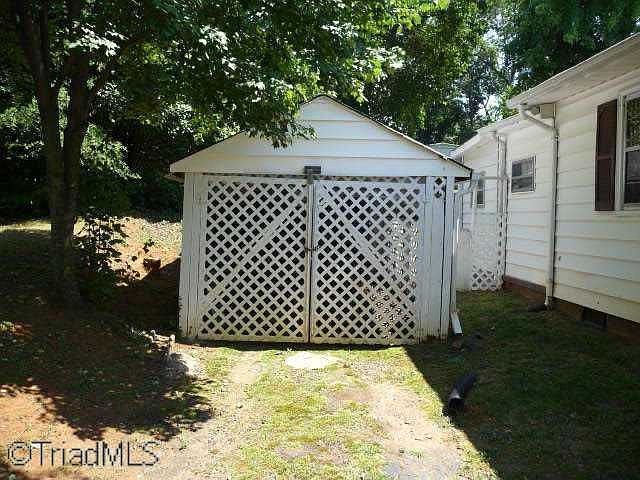 2nd image of 1016 Wachovia St