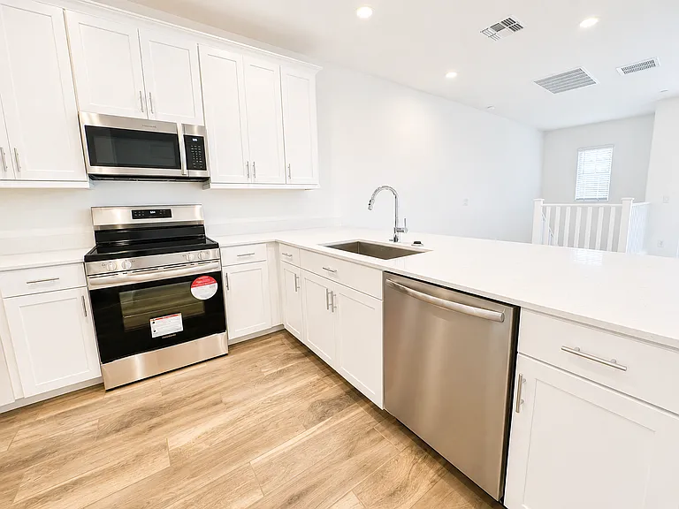 4043 E Brisa Dr — Photo 2