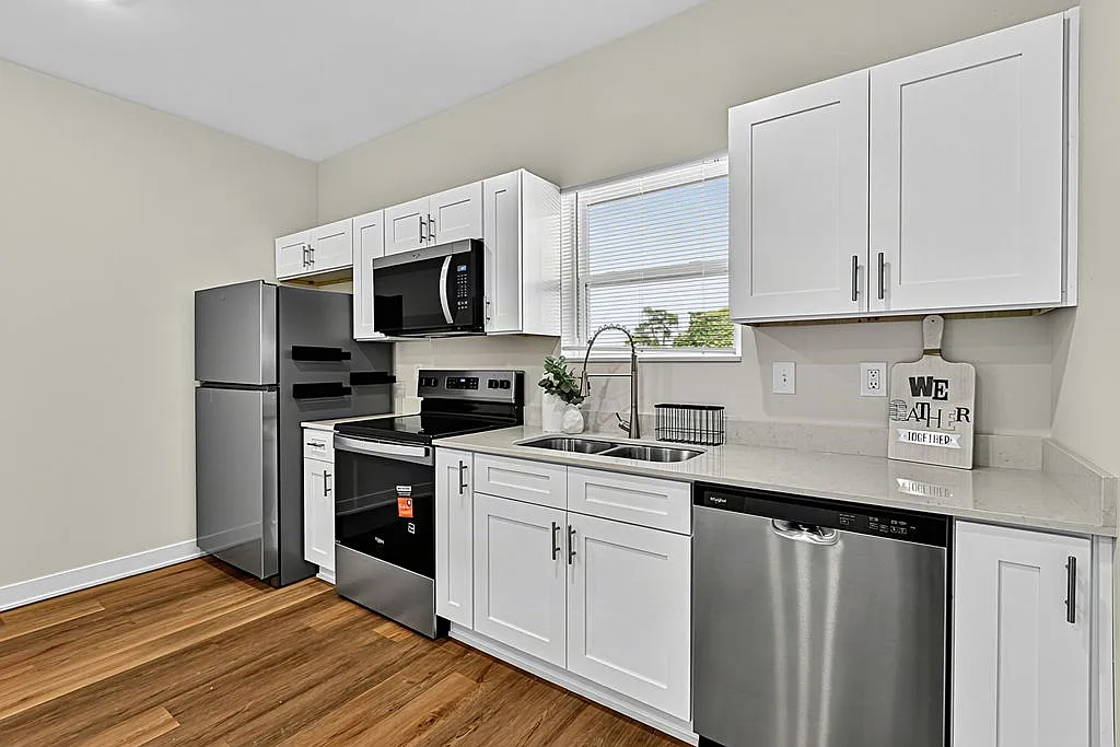2 bed, 950 sqft, $1,595 — Photo 4