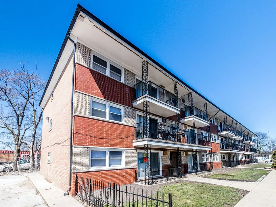 1121-1125 W 127th St