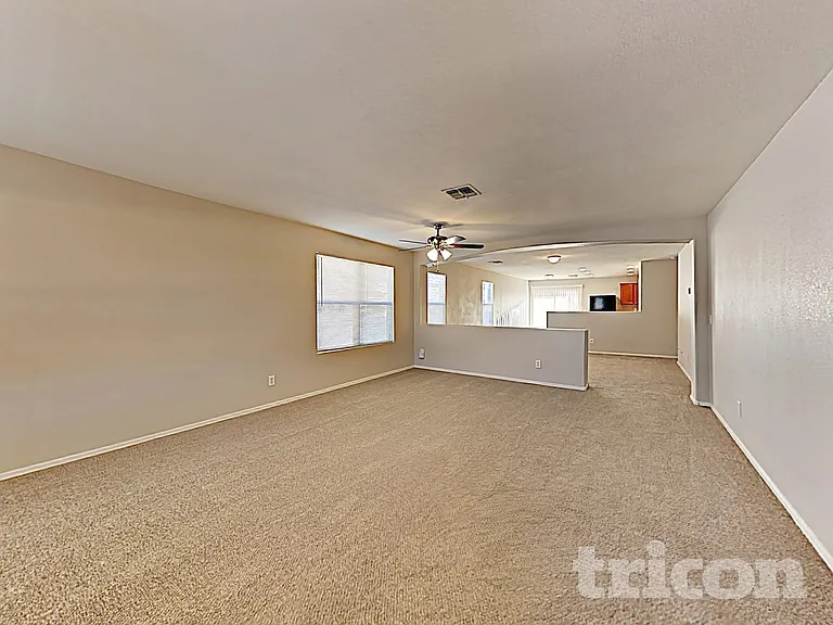 5013 S 24th Ave — Photo 3