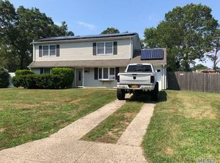 9 Blue Ridge Ln, Ridge, NY 11961