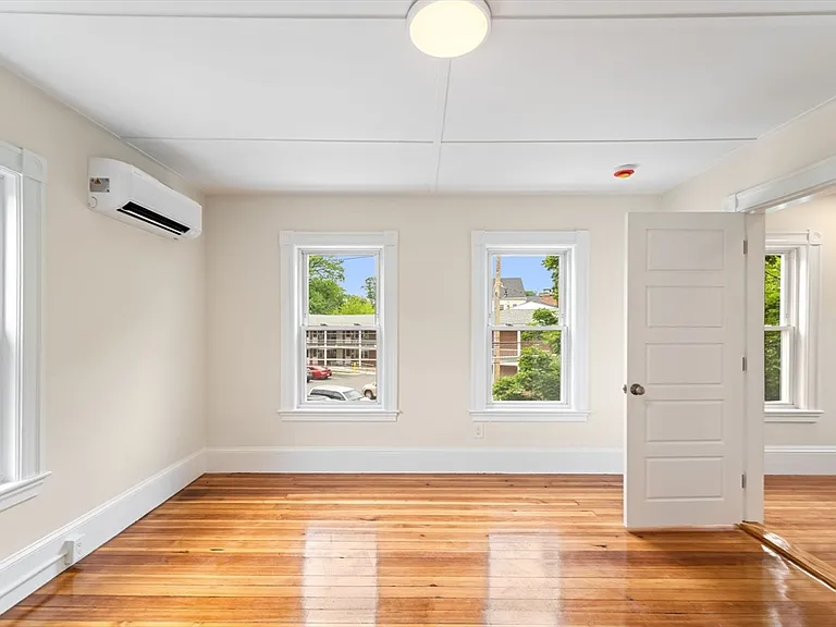 29 Sylvan St #2 — Photo 5