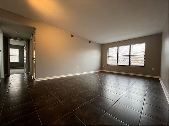 5th image of 445 W 9th St APT 302