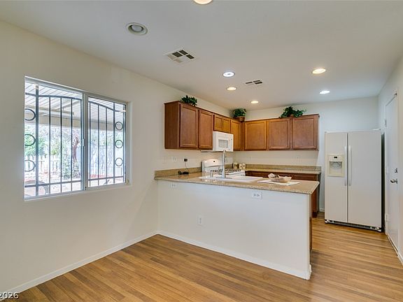 5th image of 4033 Puebla St