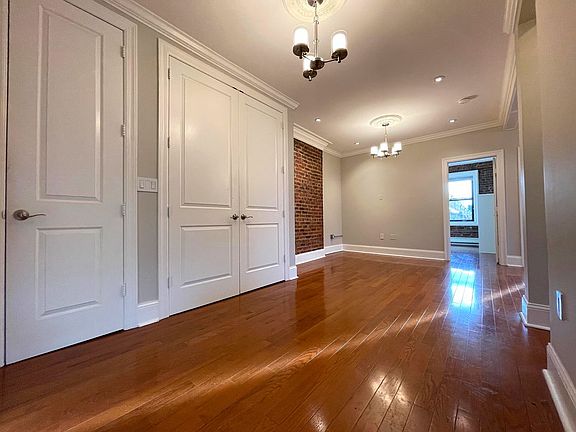 3rd image of 350 Irving Ave APT 2R