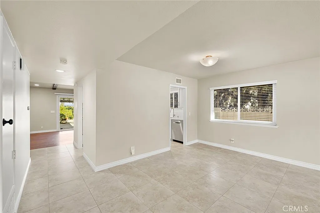3 bed, 1828 sqft, $5,000 — Photo 4