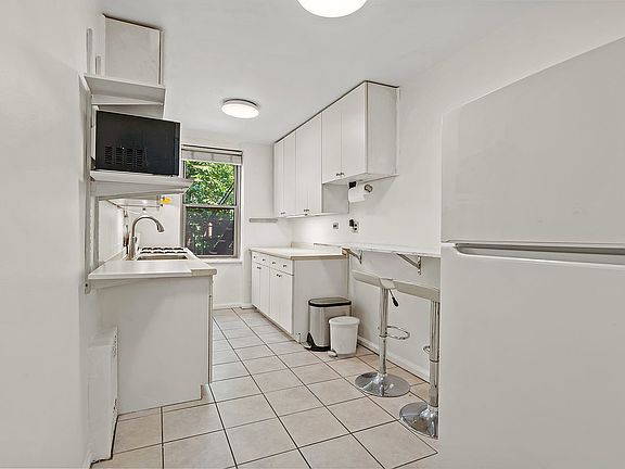 5th image of 6725 Clyde St APT 2G