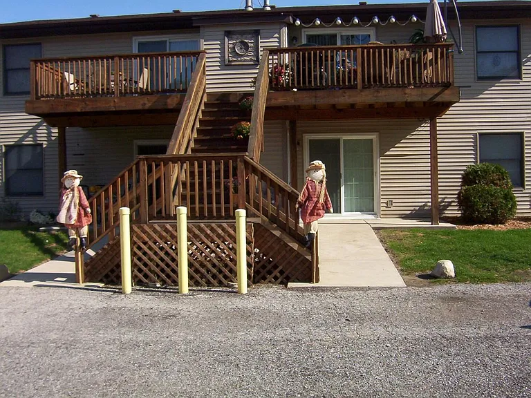 2211 Sturdy Rd — Photo 2