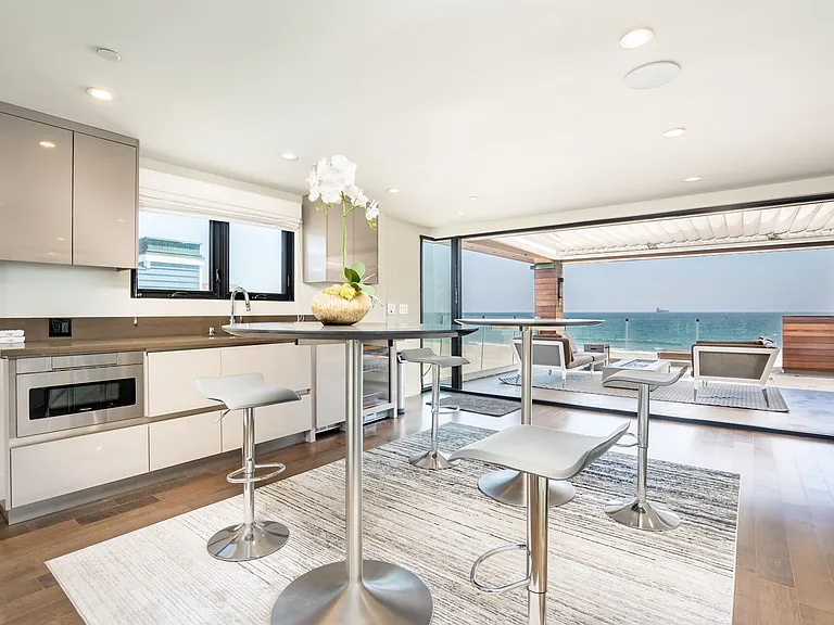 28A Surfside Ave — Photo 9