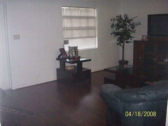 4th image of 811 W Bougainvillea Ave