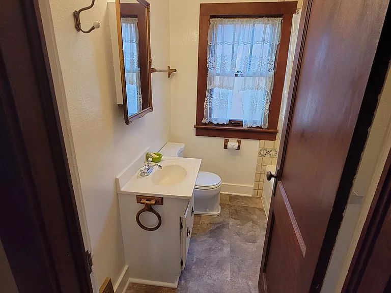 1225 Custer Ave — Photo 13