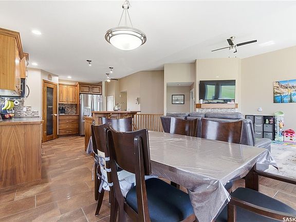 4th image of 206 1st AVENUE S