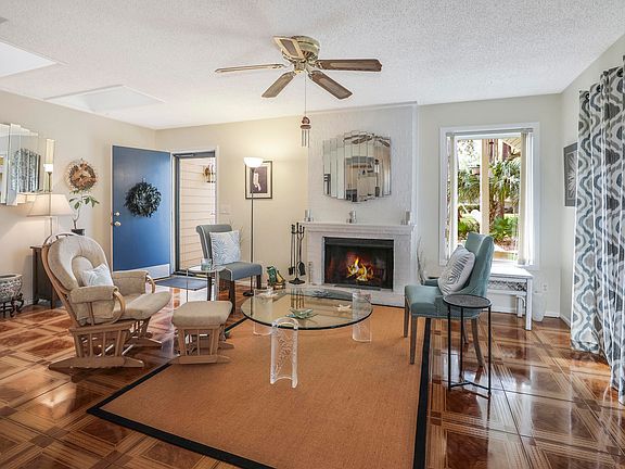 3rd image of 303 Villa Del Mar Dr Unit I-1