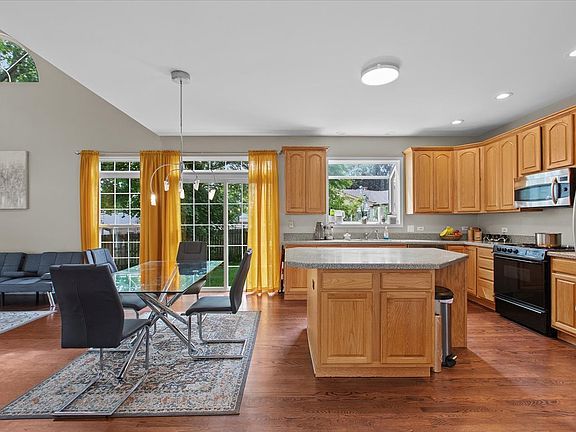 4th image of 3123 Central Ct