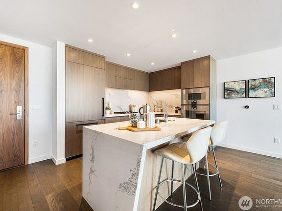 5th image of 188 Bellevue Way NE #1402