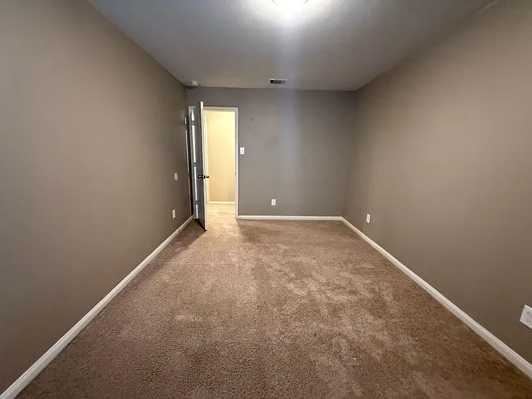 216 Continental Ave — Photo 28