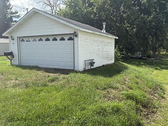 4th image of 126 S NEBRASKA STREET
