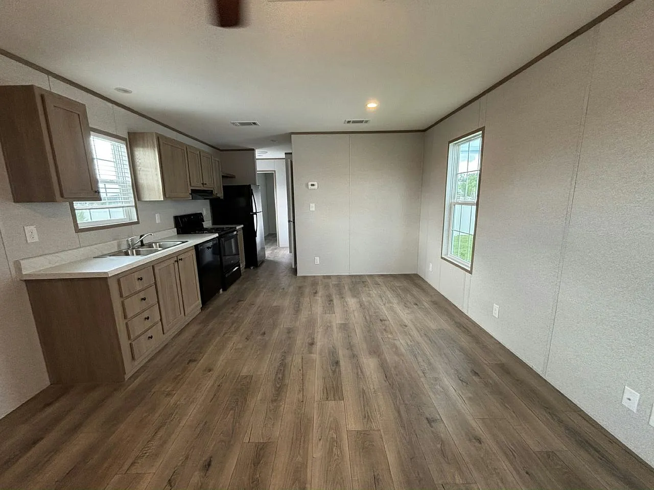 1 bed, 1.0 bath, $998 — Photo 2