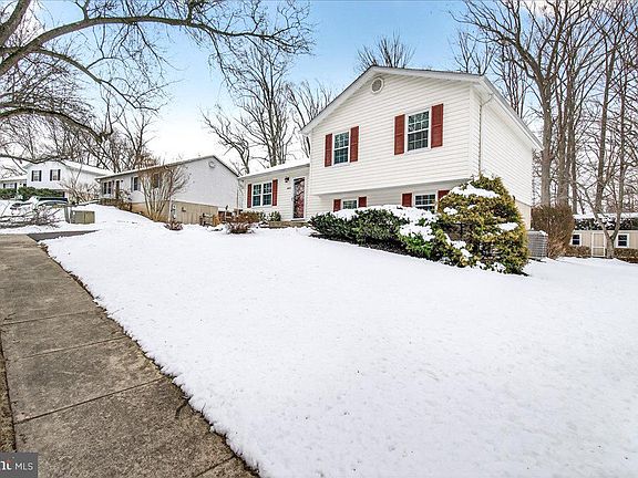 3rd image of 24013 Bush Hill Rd