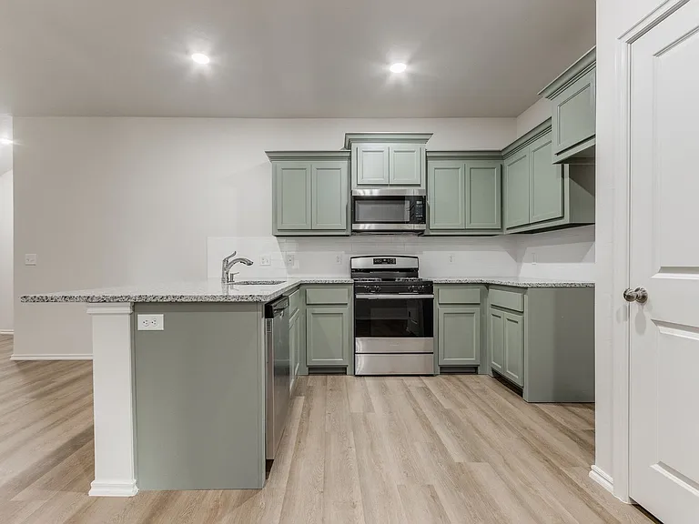 1541 Pavy Pkwy — Photo 11