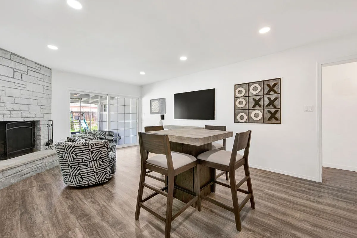 4 bed, 3.0 bath, 1652 sqft, $4,000 — Photo 4