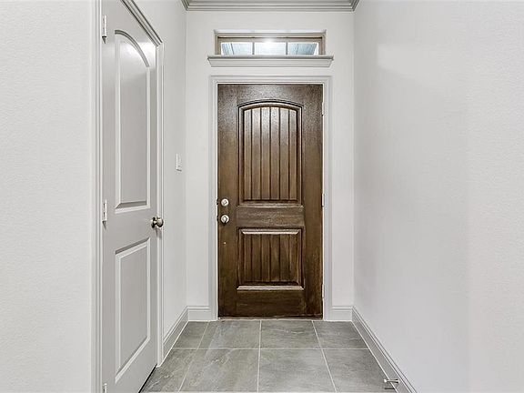 2nd image of 7802 Cypress