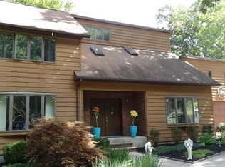 401 Upper Demunds Rd, Dallas, PA 18612