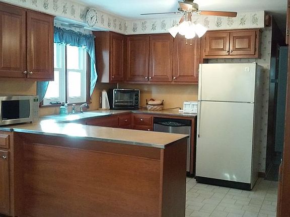 3rd image of 24135 Beech Ln