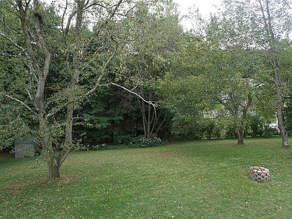 4th image of 6 Danbury Dr