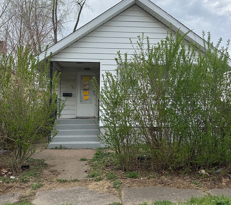 1st image of 1831 W 5th St