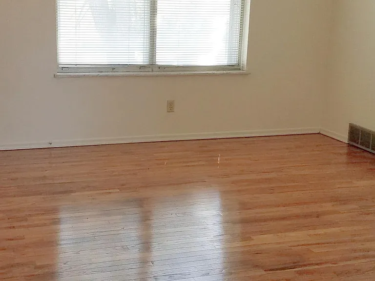 2103 Bartlett St — Photo 3