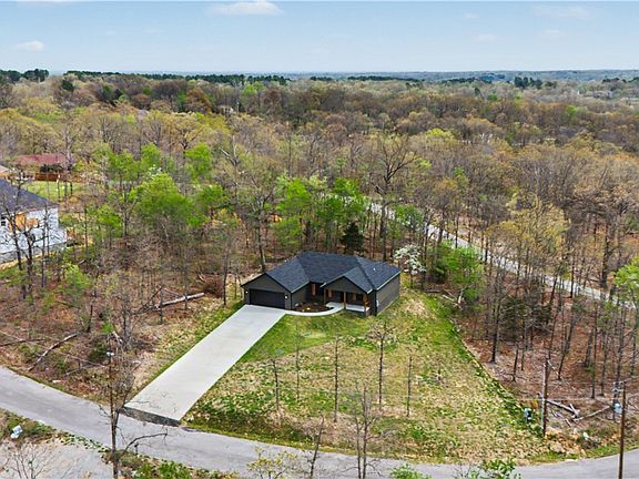 2nd image of 7 Bowmore Cir