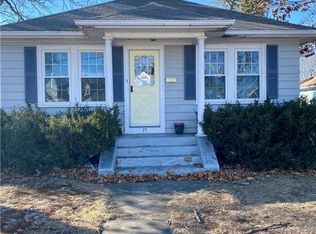 75 Riverside Dr, Riverside, RI 02915