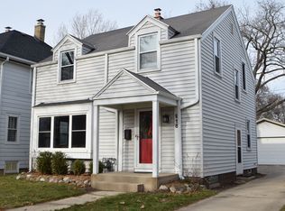 918 E Meadow Pl, Whitefish Bay, WI 53217