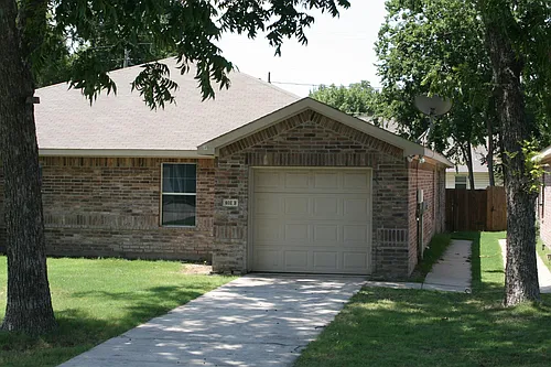 402 Masters Ave #B Photo 1