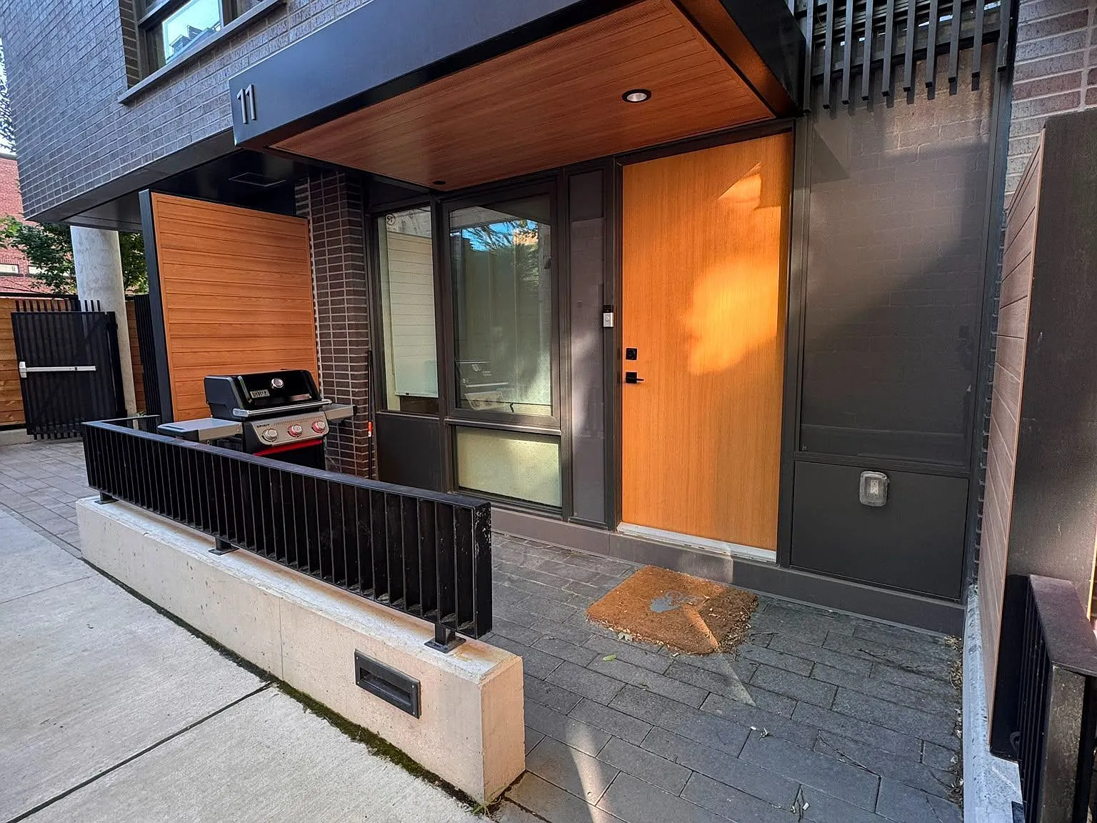 4 bed, $4,000 — Photo 1