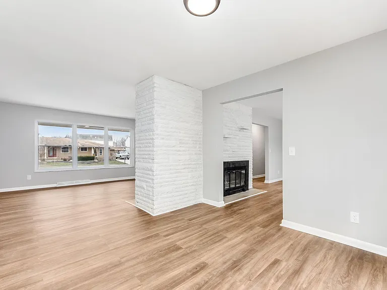 2652 Maplewood Dr — Photo 12