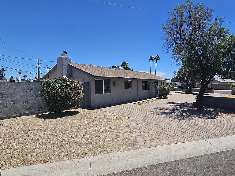 6838 E Edgemont Ave — Photo 1