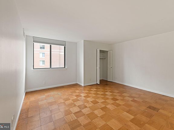 5th image of 3800 Fairfax Dr APT 305